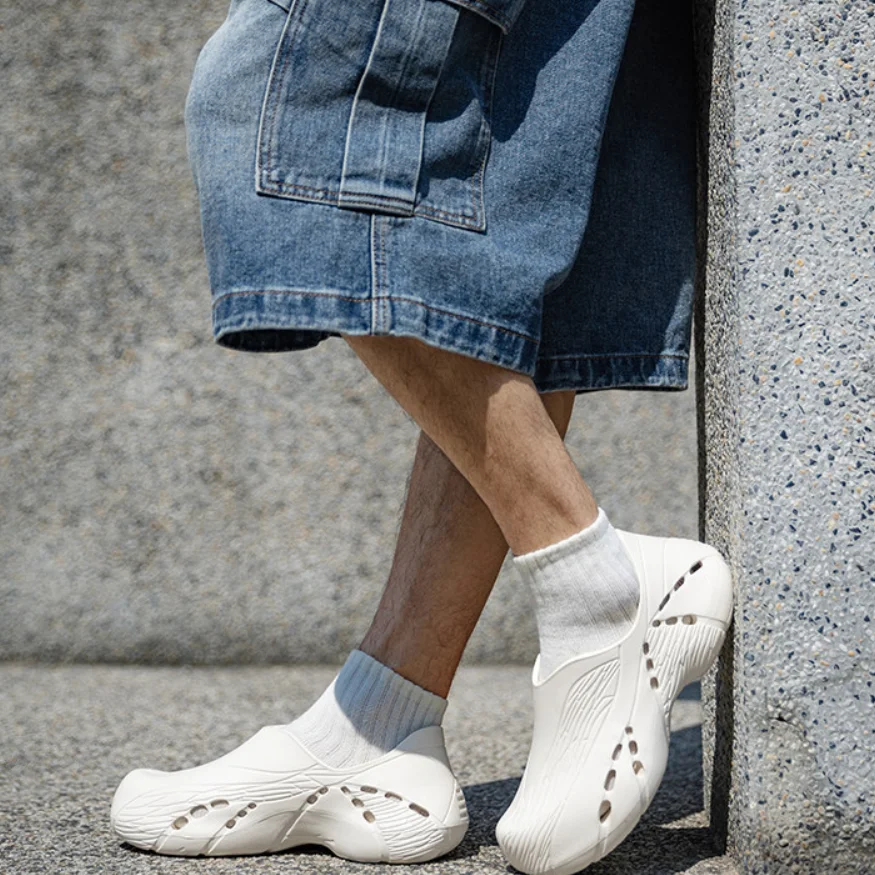 Men's Summer Solid Color Chef Clogs Outdoor Closed Toe Slip-On Sandals Non-Slip EVA Beach Shoes for Garden Pool Vacation Slipper