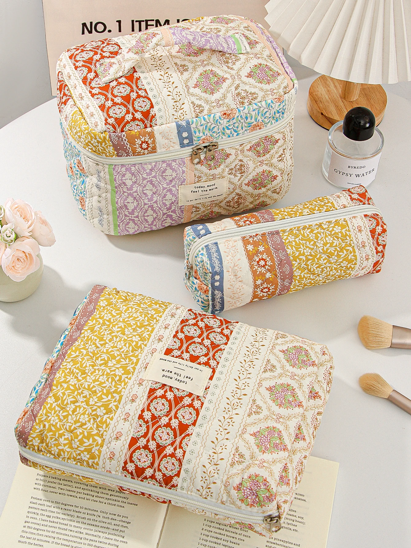 1pc/set contrast color flower quilted makeup bag, travel essential toiletry bag, multifunctional portable makeup bag