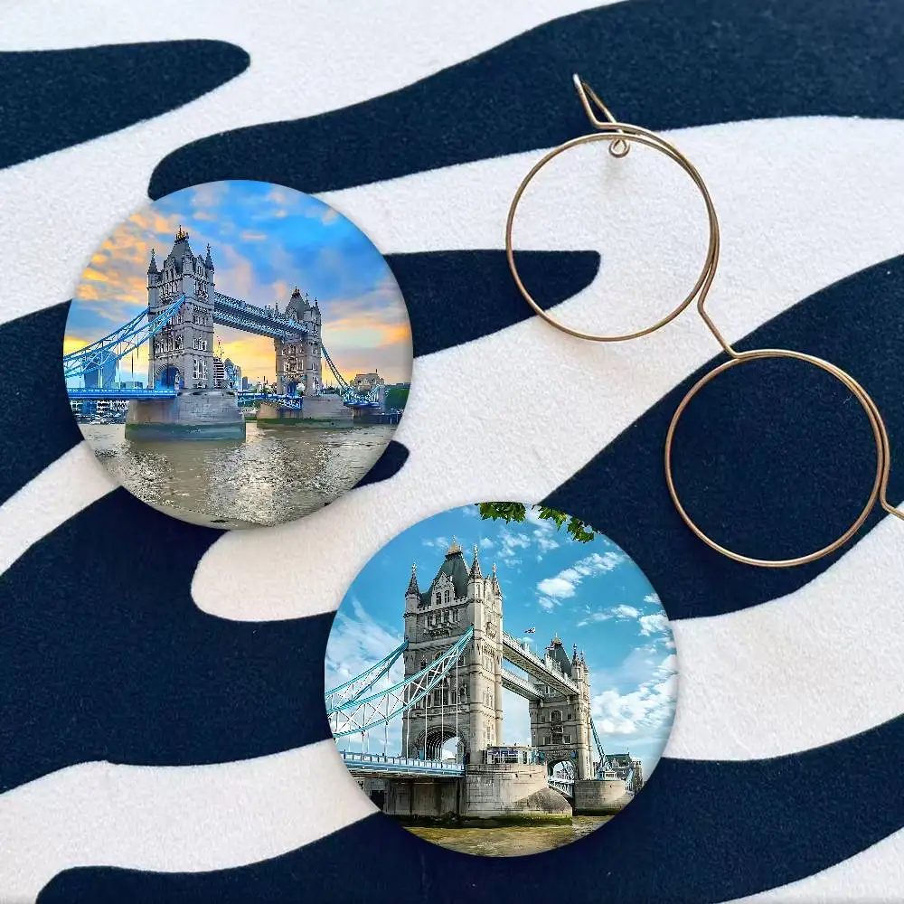 London Tower Bridge Vintage Travel Badges Tinplate Soft Button Pin Brooch Metal Badge Custom Jewelry Accessories Hat Bag Lapel
