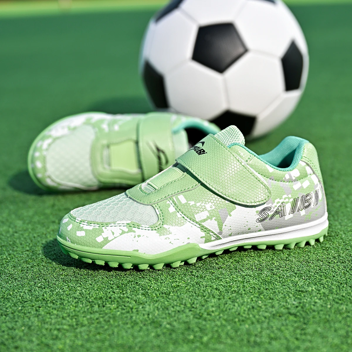 

Childrens Soccer Shoes Cleats Boys Non Slip Sneaker Original Football Shoes Professional Society Training Football Field Boots