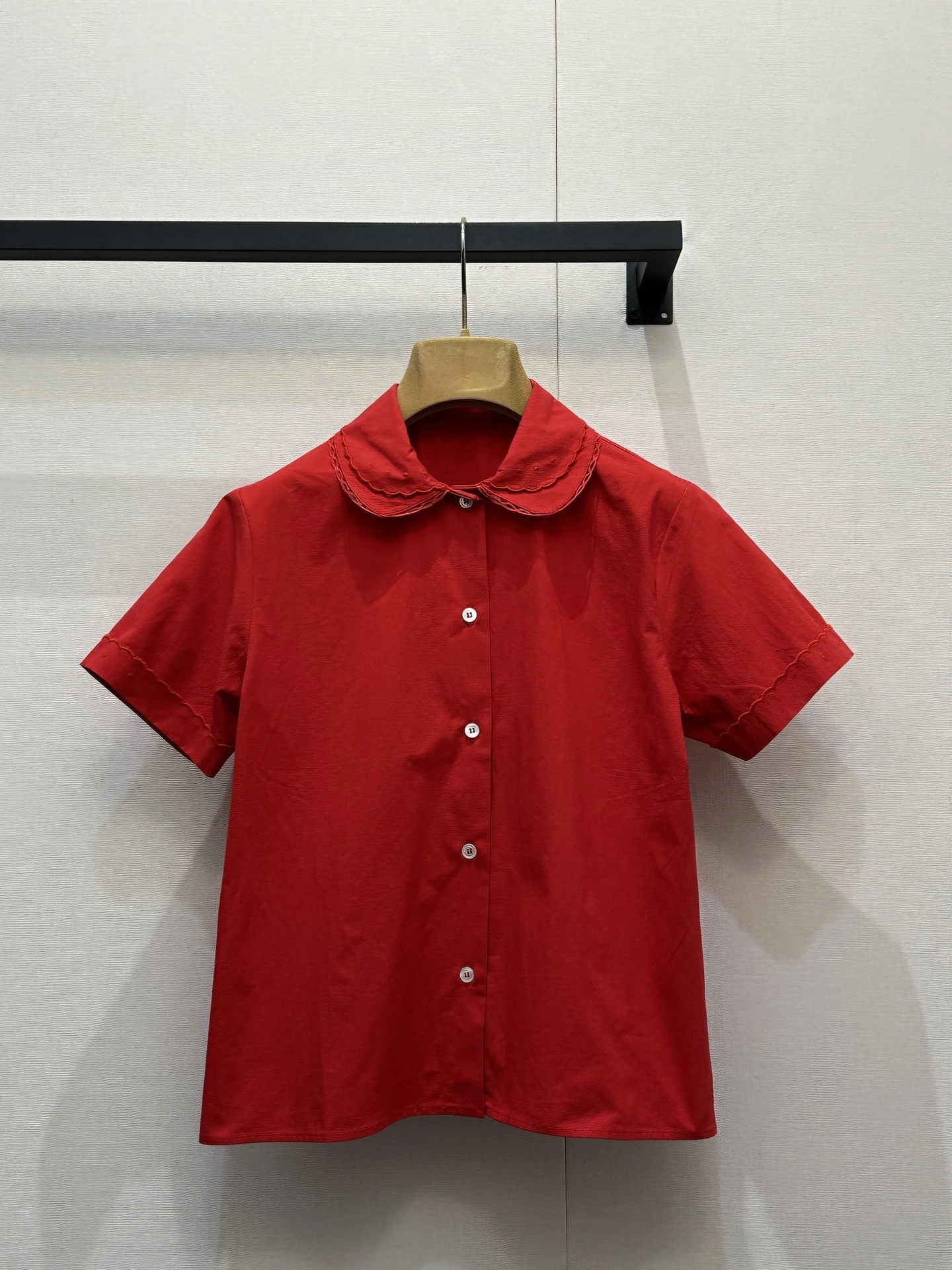 

Модная красная рубашка с вышитыми буквами, коротким рукавом и воротником-стойкой, дышащая хлопковая повседневная деловая женская летняя рубашка