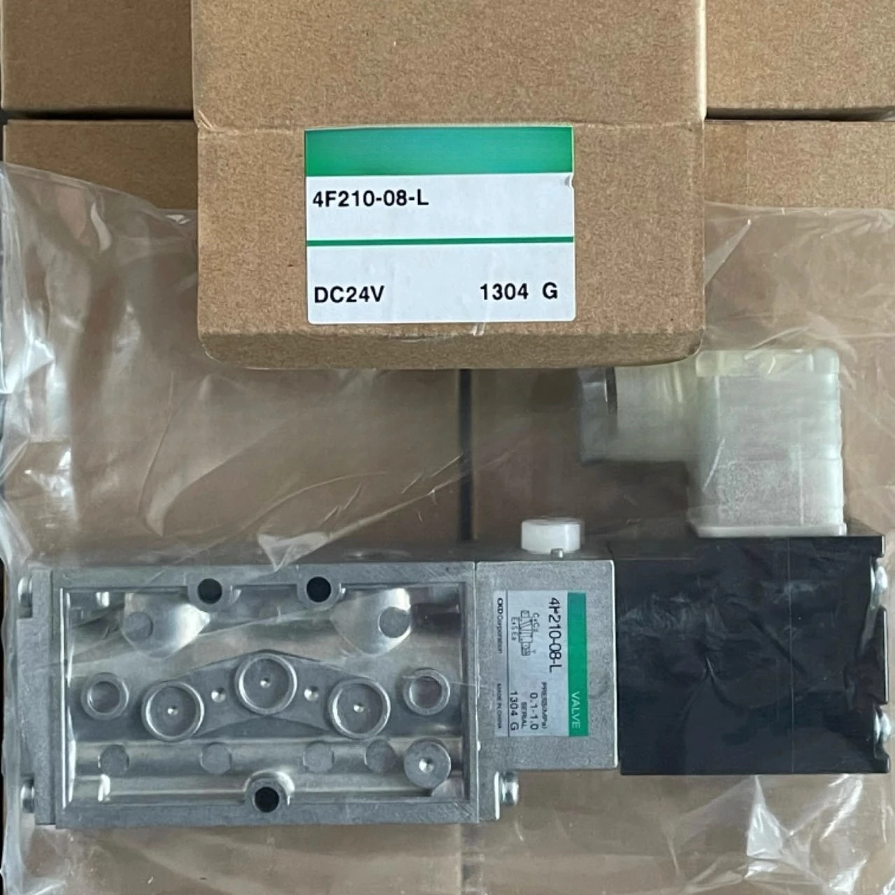 

Original solenoid valve 4F210-08-L-DC24V