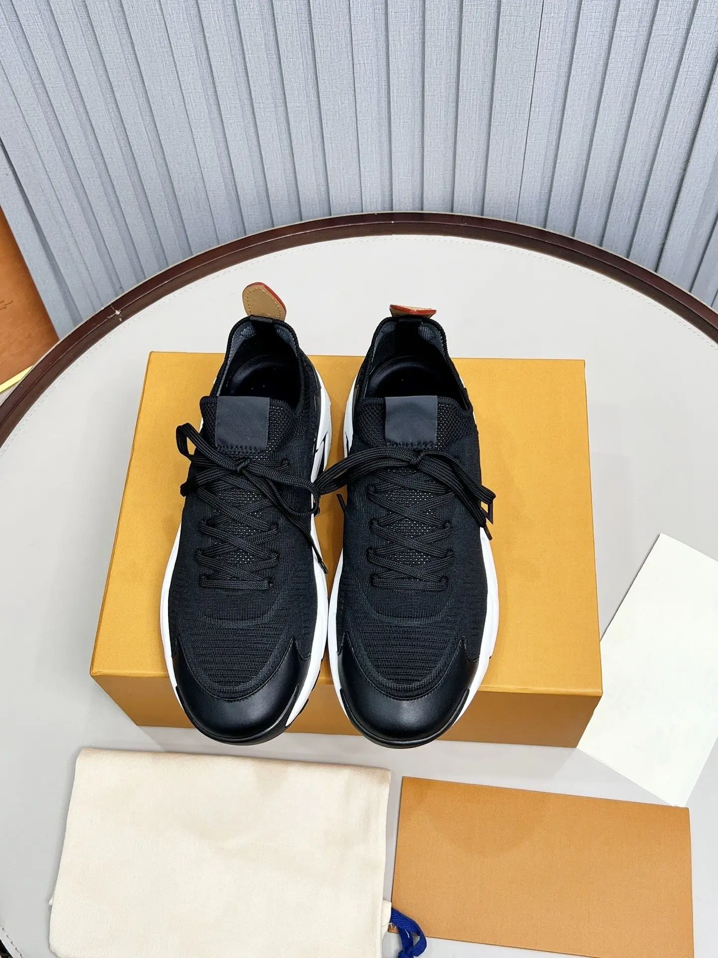 Non Deformable Sole Unisex Skate Board Shoes Retro Casual Sneakers Stitching Design Breathable Upper Wear Resistant Lace Up Couple Footwear for Daily Outdoor Street Walking