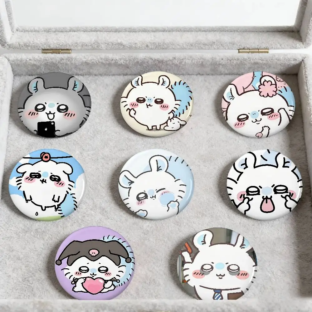 Niedliche Cartoon M-momongas Anstecknadeln, runde Broschen aus Weißblech für Umhängetaschen, Accessoires, Souvenirgeschenke