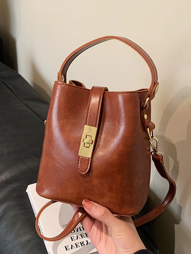 This Year's Popular Bag Bucket Bag Women 2024 New High-Grade Maillard Commuter Handbag Shoulder Messenger Bag