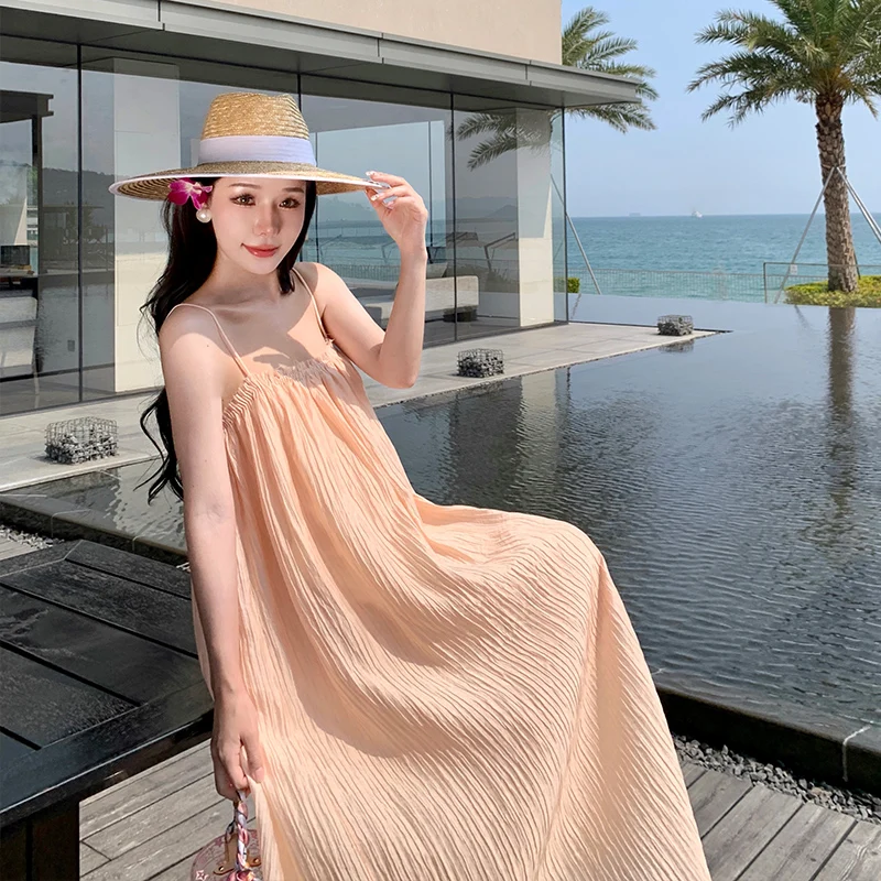 Gentle and Lazy Sea Breeze Spaghetti Strap Flowing Elegant Fair-Skinned Stylish Vacation Style Textured Long Dress Women