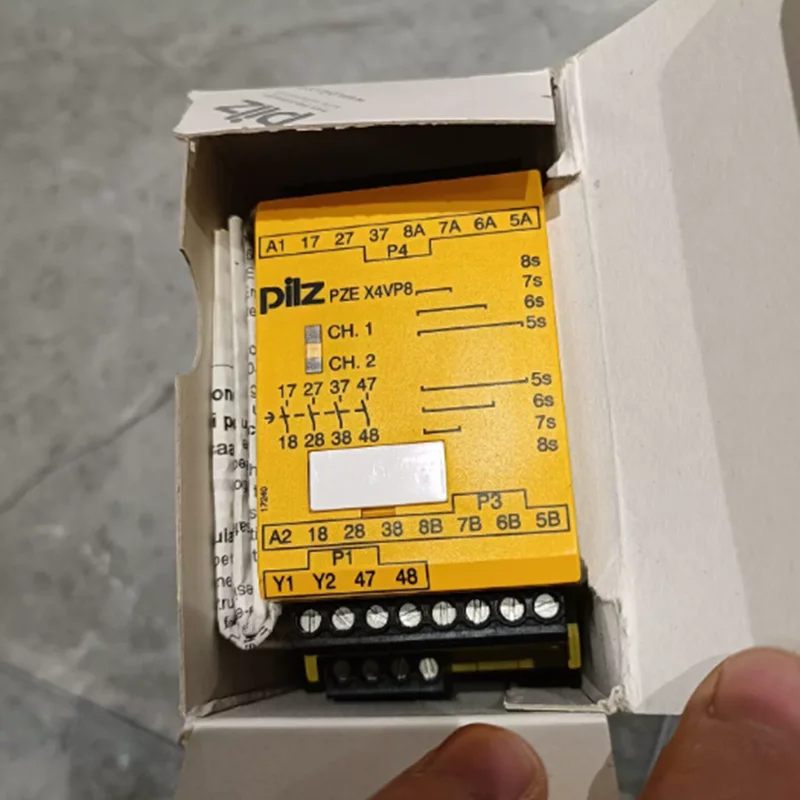 Free Shipping 777584 Pilz Safety Module PZE X4VP8 24VDC 4n/o 777584 Original New