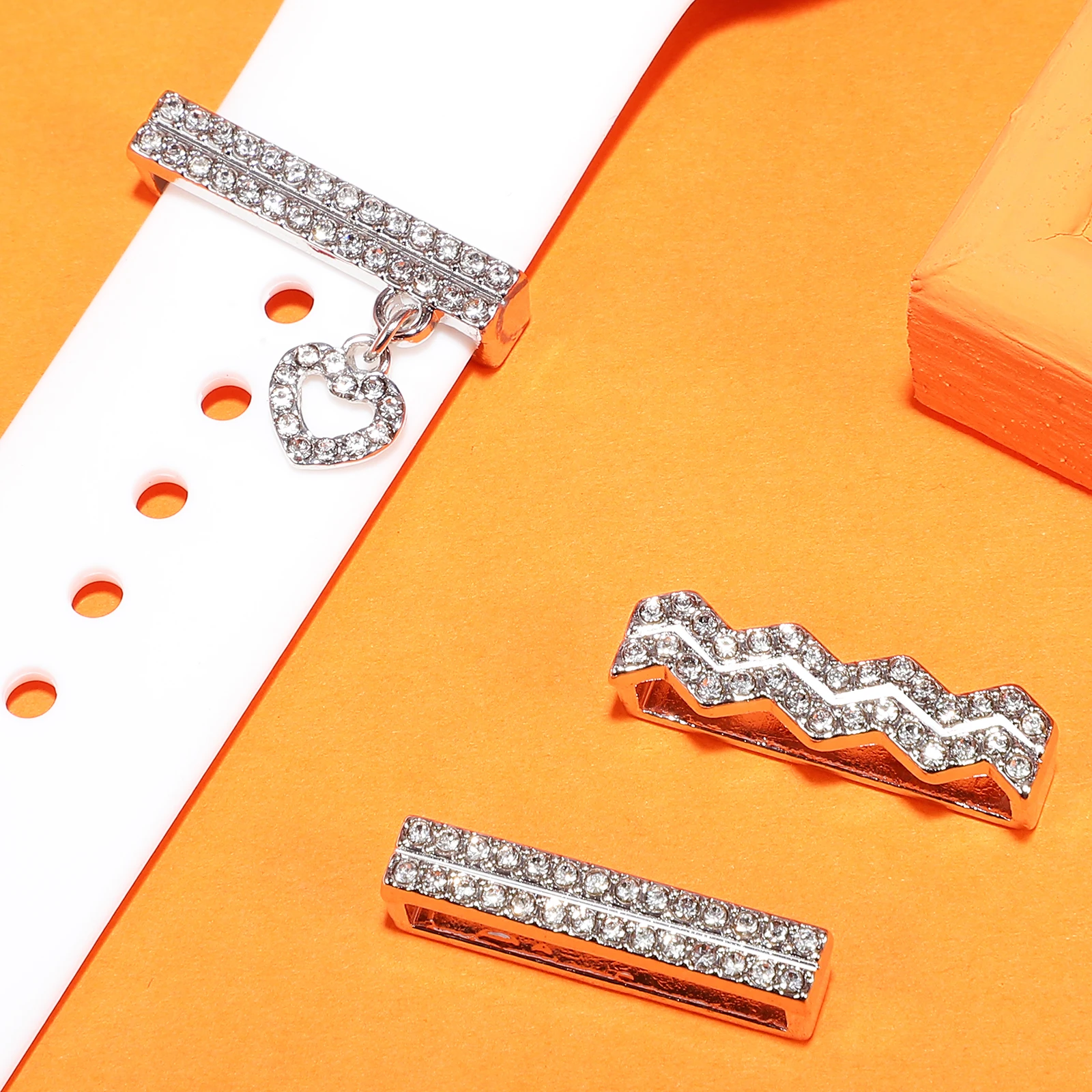 Accessori per la decorazione del cinturino dei gioielli con ciondoli per cinturini per orologi con ciondolo a forma di cuore squisito