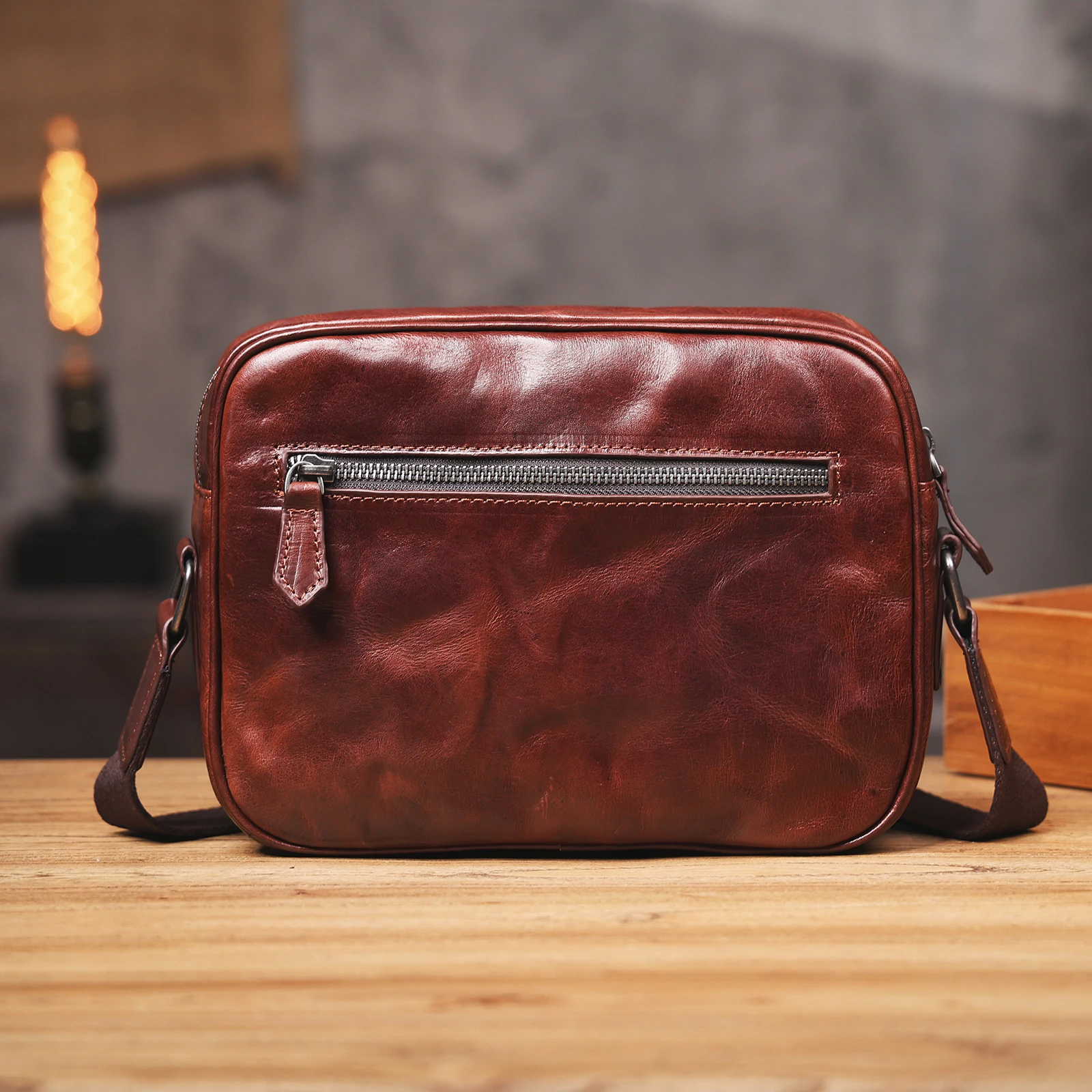 Echte Leder-Umhängetasche für Herren, einfache Rindsledertasche, hochwertiges, pflanzlich gegerbtes Leder, modischer Casual-Stil. – Detail 21