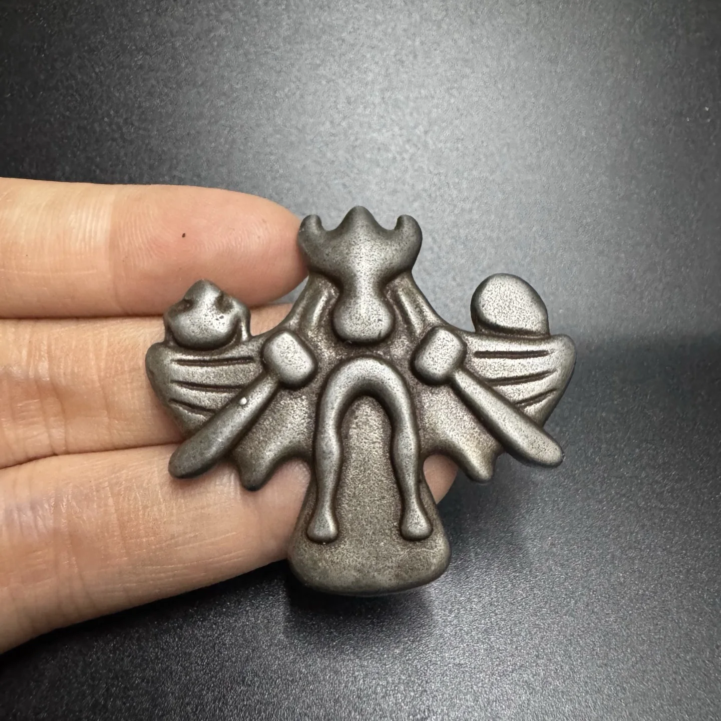 Vintage Meteorite Tianshi Tibetan Dapeng Bird Pendant Keychain - Exquisite Decorative Sculpture and Craft