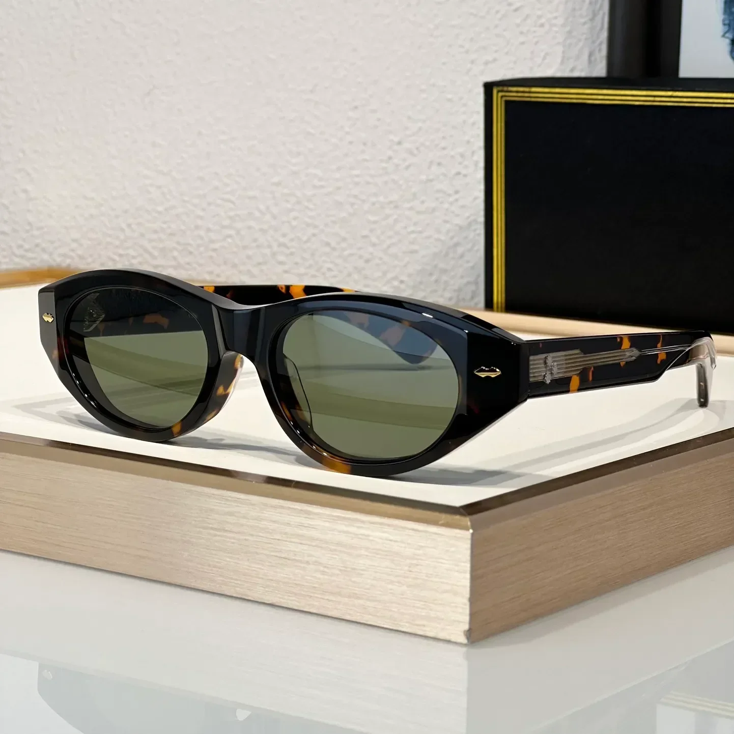 

Fashion Sunglasses For Women and Men AKRASNER Style Anti-Ultraviolet Retro Plate Full Frame Special design Glasses Random Box