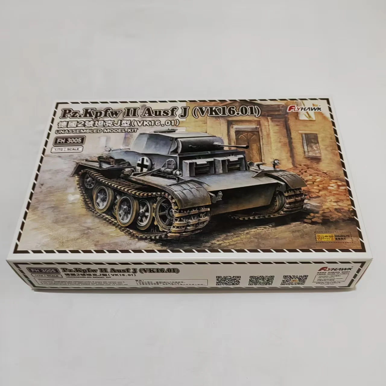 

Flyhawk FH3005 tank model kit Pz Kpfw II Ausf J (VK16.01) 1/72 Scale Assembly plastics model kit