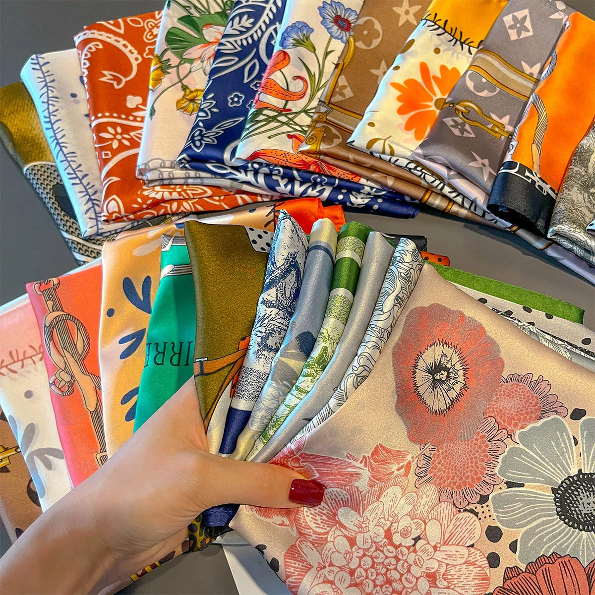 2025 New Luxury Ladies Fashionable Neck Scarf Simulated Silk 70 Versatile High-end Temperament Printed Silk Scarf
