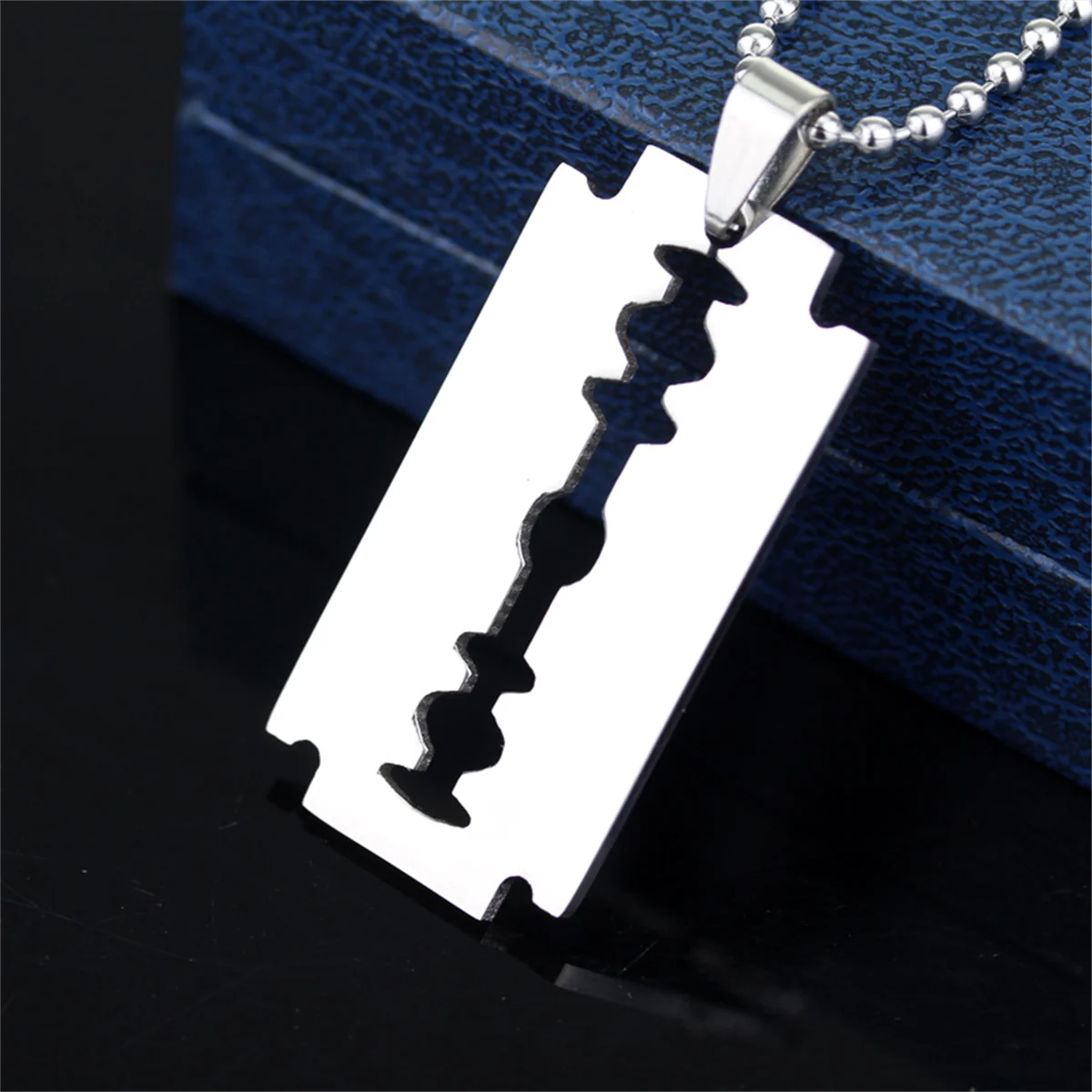 Stainless Steel Razor Necklace Blade Pendant Dog Tag Chain Punk Rock Jewelry for Men Personalized Birthday Gift