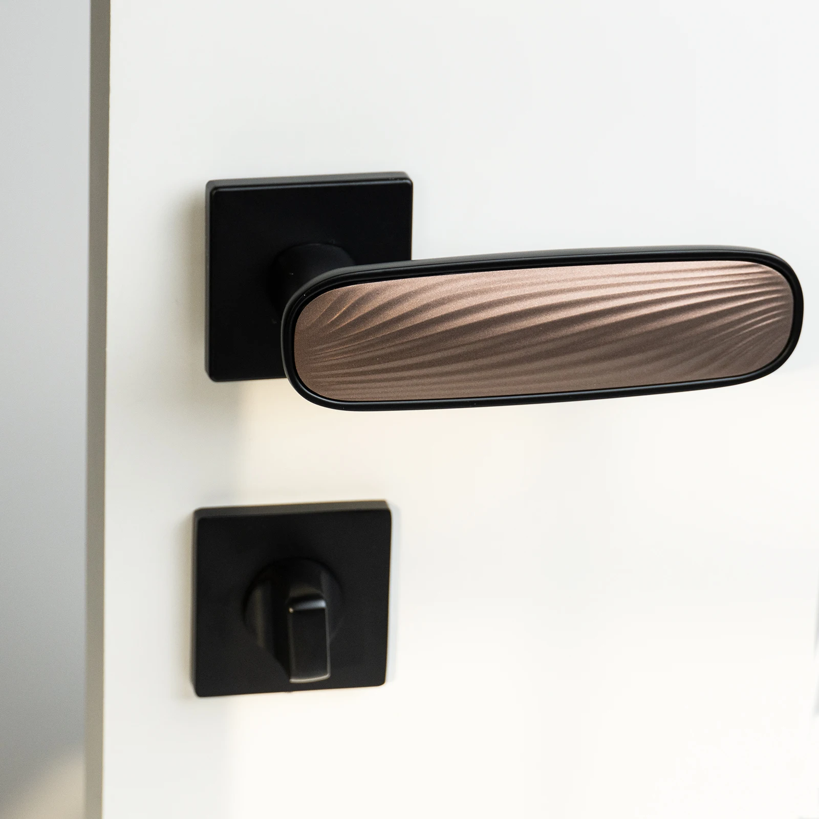 

VERQNI MANIGLIE & ACCESSORI NF2457: Роскошные элегантные дверные ручки из цинкового сплава с замками для дома, бесшумные.