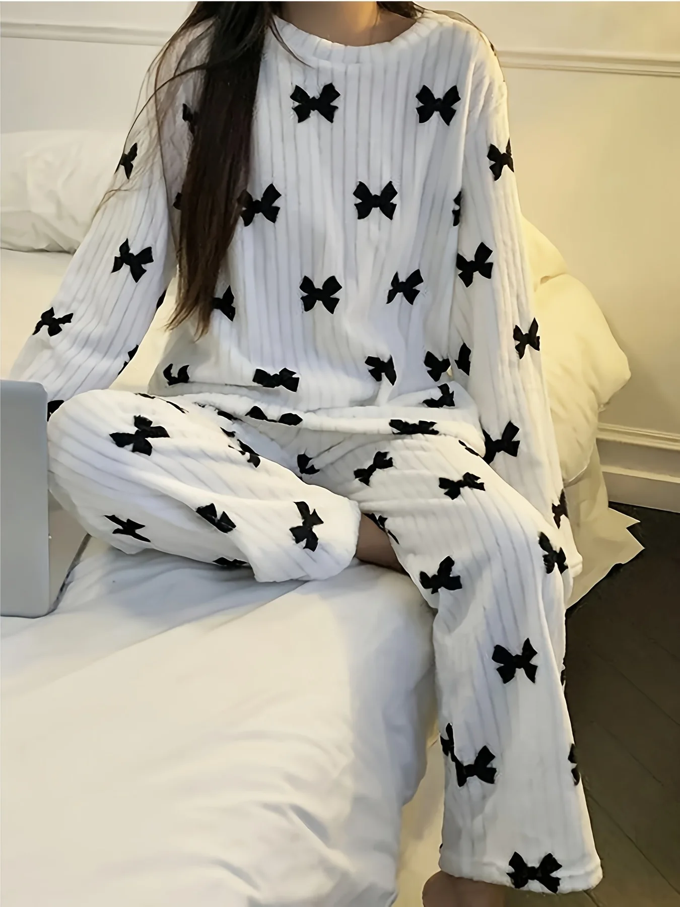 Ladies Thickened Fleece Lined Flannel Loungewear, Cute Black Bow Decor Soft Warm Comfortable Two Piece Sleepwear Pajamas S White