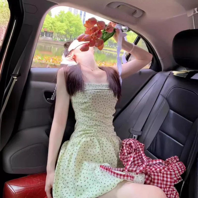

Summer new Korean-style sweet strapless bustier sexy green floral dress with a slimming waistline and a Mori girl style