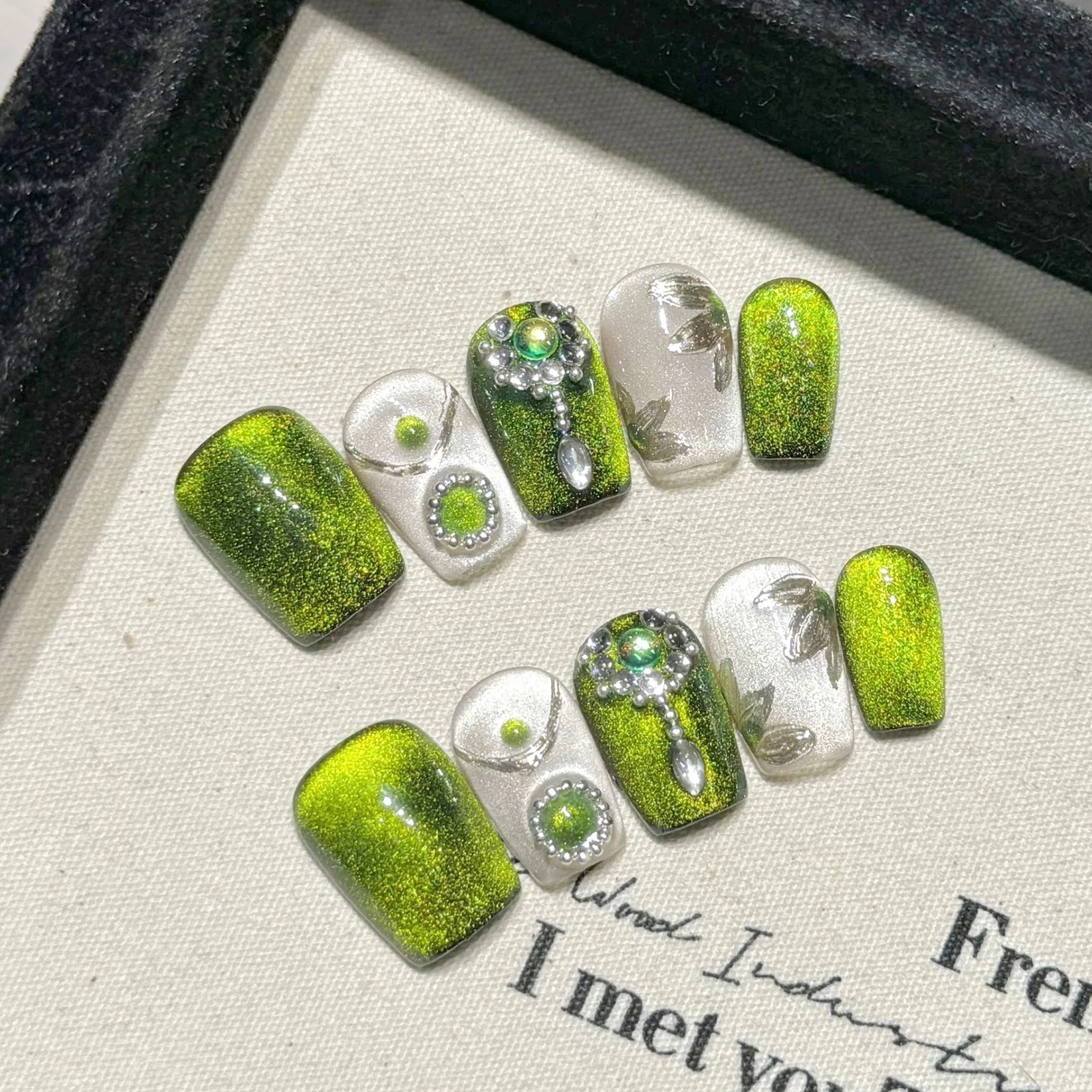 10 قطعة عين القط الأخضر اللامع اليدوية الأظافر كاذبة الساحرة الماس ديكور فتاة حار الأظافر وهمية غطاء كامل الصيف اضغط على الأظافر