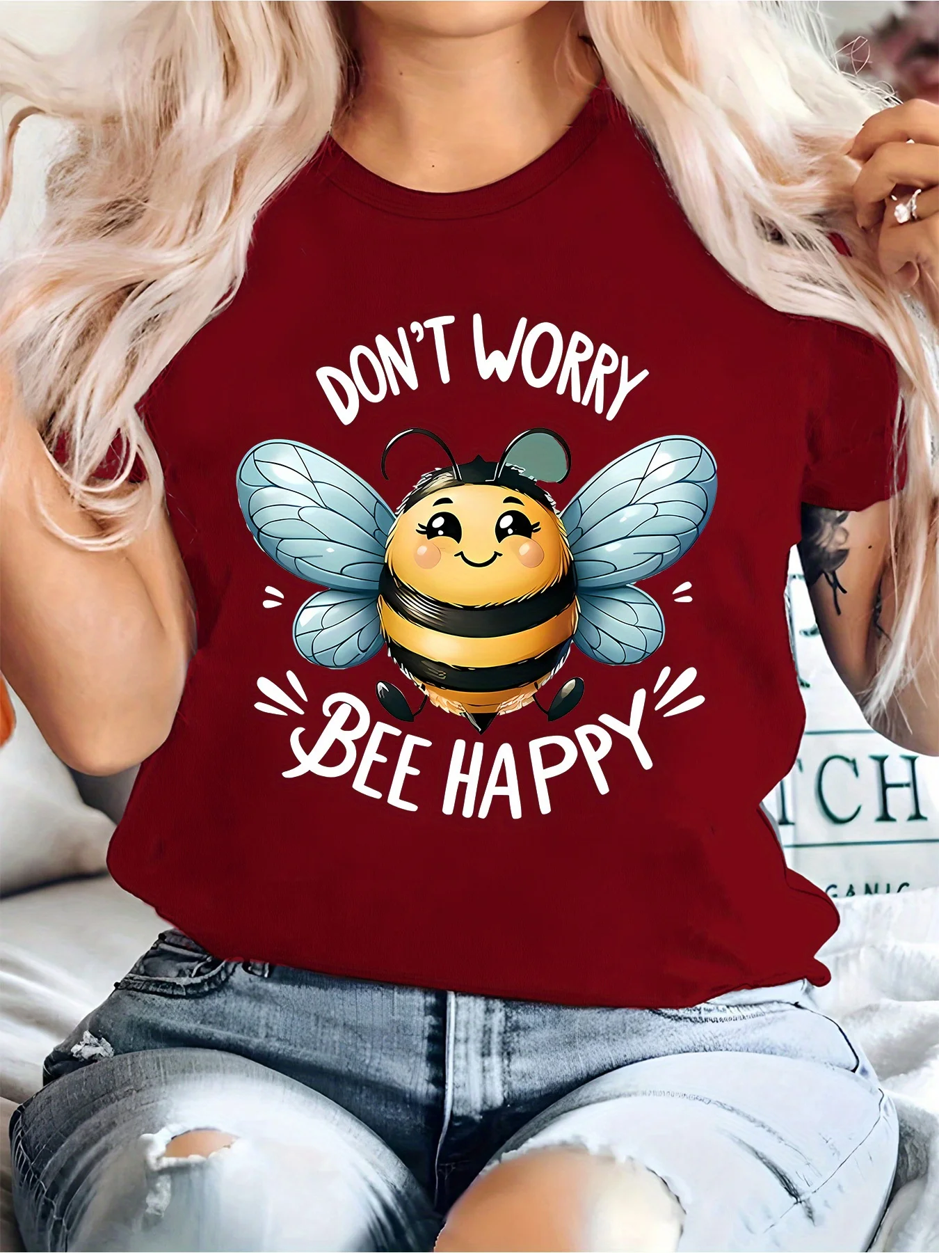 Don't Worry, Don't Worry, Bee Happy. Bee Printed T-shirt, Polyester Knit Fabric, Round Neck Pullover, Suitable for All Seasons