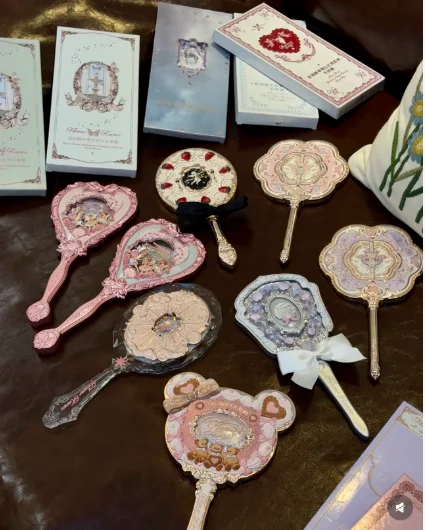 

Sweetie Bear Collection HD Handheld Makeup Mirror with Flower Design Exquisite 3-Type Relief Portable Cute Cosmetic Tool