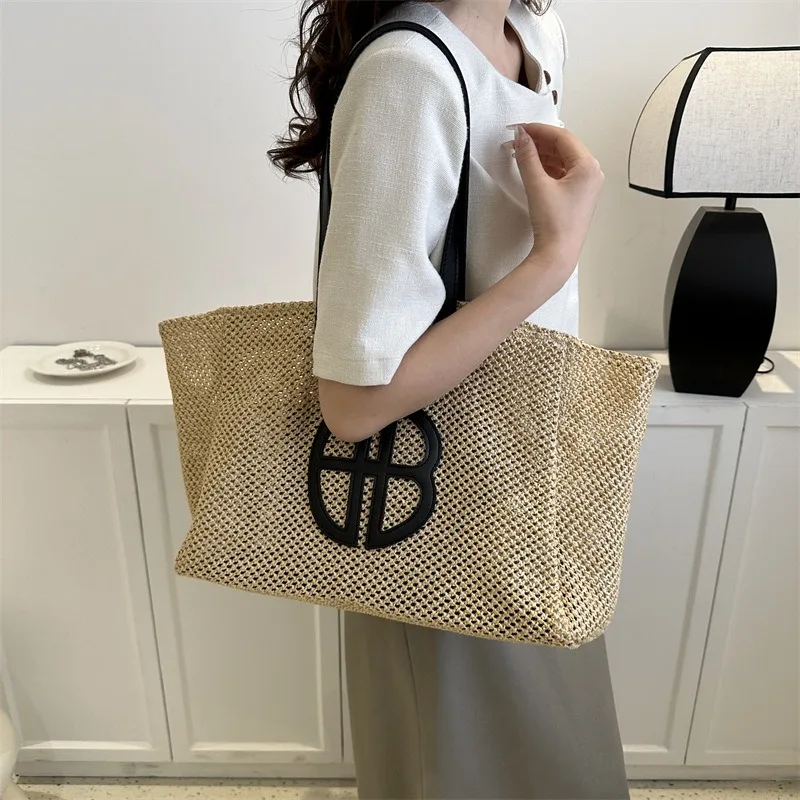 New Woven Bag Fashion Casual Tote Bag 2024 Summer Commuter Shoulder Bag Personalized Large Capacity Women\'s Bag