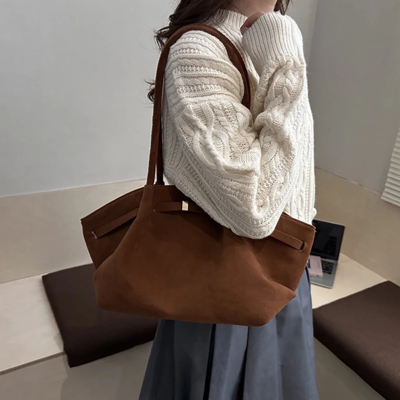 Vintage Wildleder-Umhängetasche für Damen, Minimalistische Große Kapazität Tragetasche, Elegante Retro-Umhängetasche für Tägliche Anlässe, Dating und Reisen – Detail 14