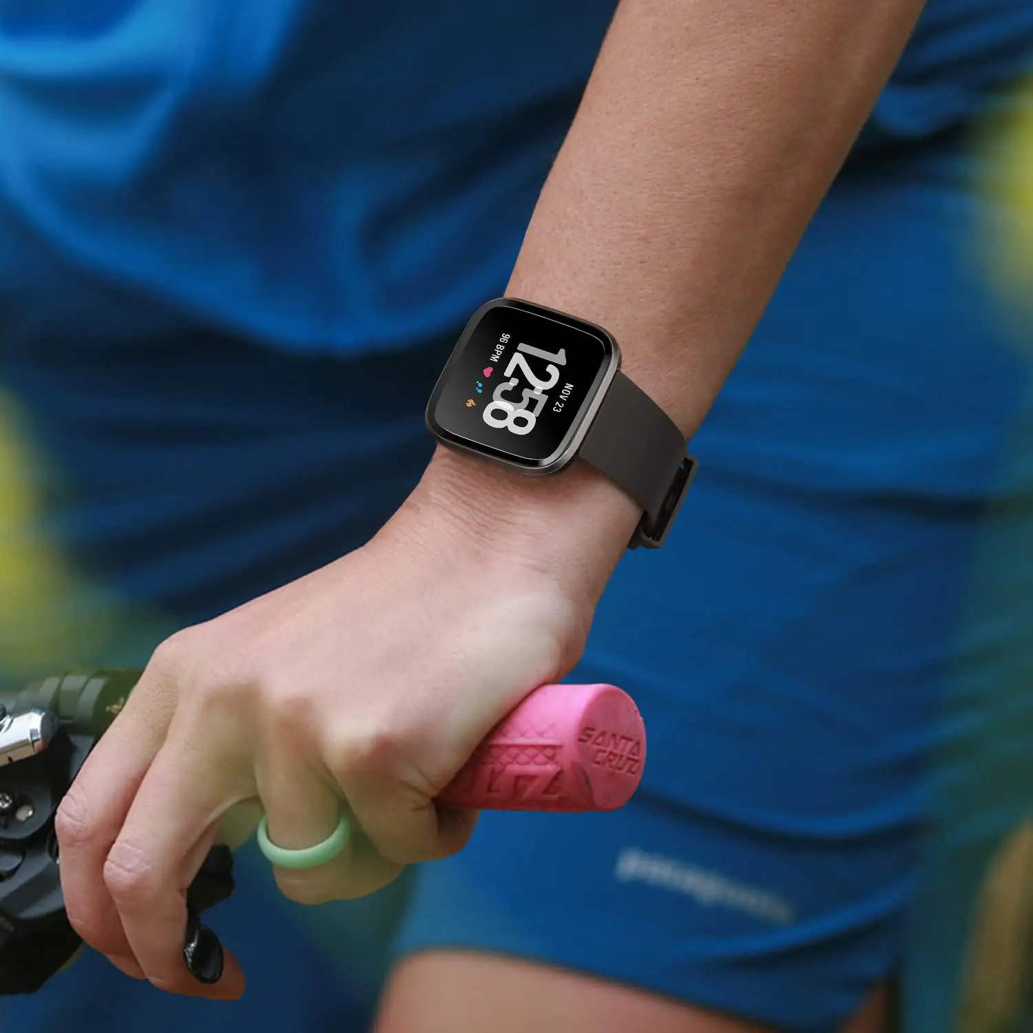 スポーツストラップは Fitbit versa 2 に適しており、Versa 2 スマートウォッチの柔らかい代替品です。快適な時計ストラップアクセサリーです。