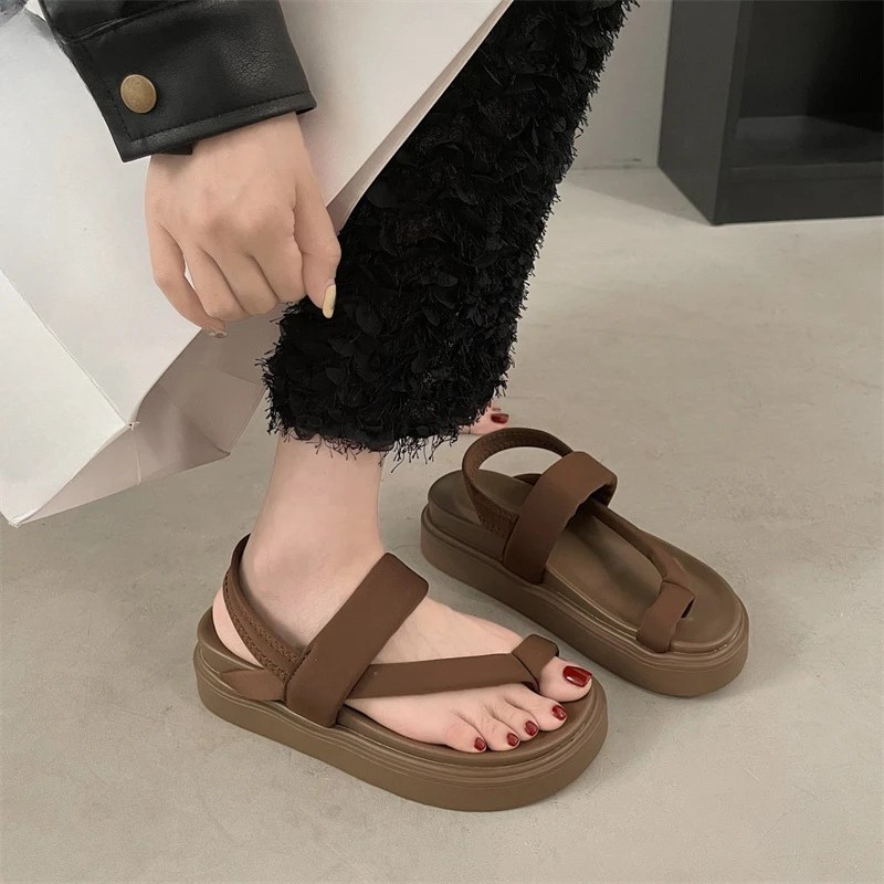 New Summer Fashionable Comfortable and Casual Cross-strap Thick-soled Platform Sole Wear-resistant Women\'s Sandals