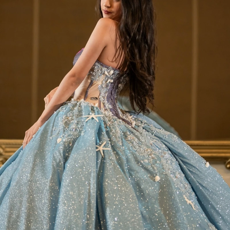 ชุดเดรสงาน Quinceanera สีฟ้าเงา แบบบอลกาวน์ เปิดไหล่ ประดับลูกปัดคริสตัล คอร์เซ็ทผ้าทูลล์ สำหรับงานปาร์ตี้วันเกิด ฉลองอายุ 16 ปี