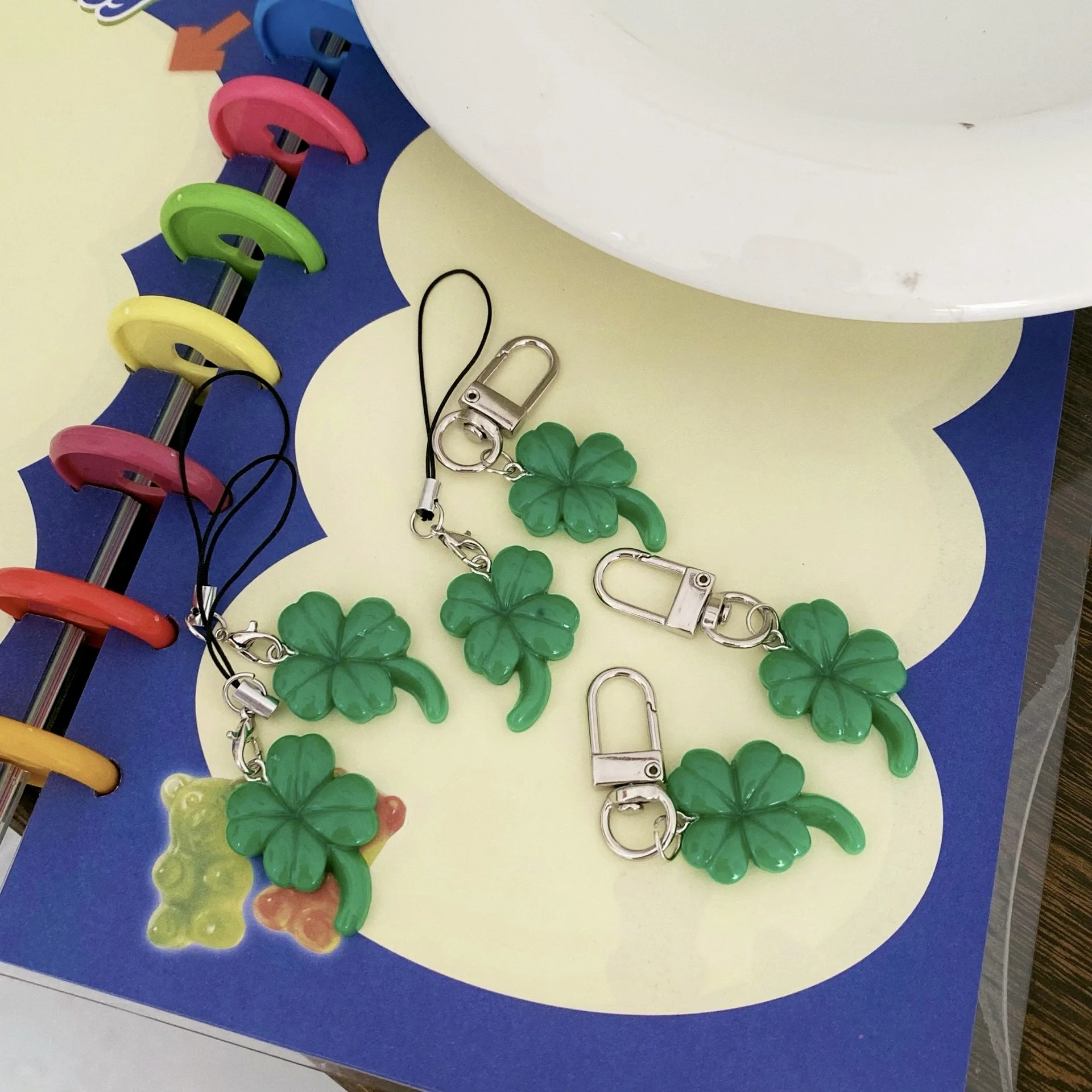 Simple Four Leaf Clover Lucky Keychain Phone Chain Fashion Creative Key Ring CCD Hanging Bag Pendant Holiday Gift Accessories