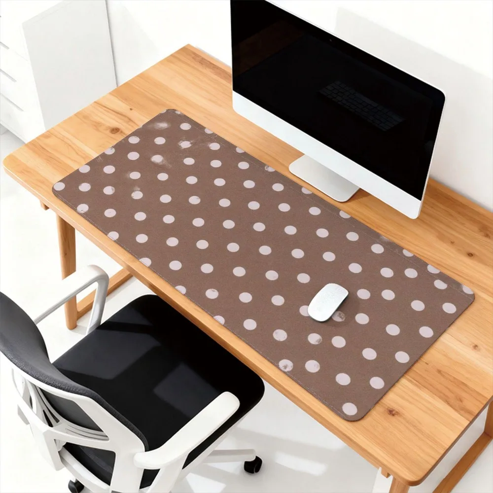Brown polka-dot mouse pad, with classic design, adds touch of fun to modern decor escritorio accesorios office desk accessories