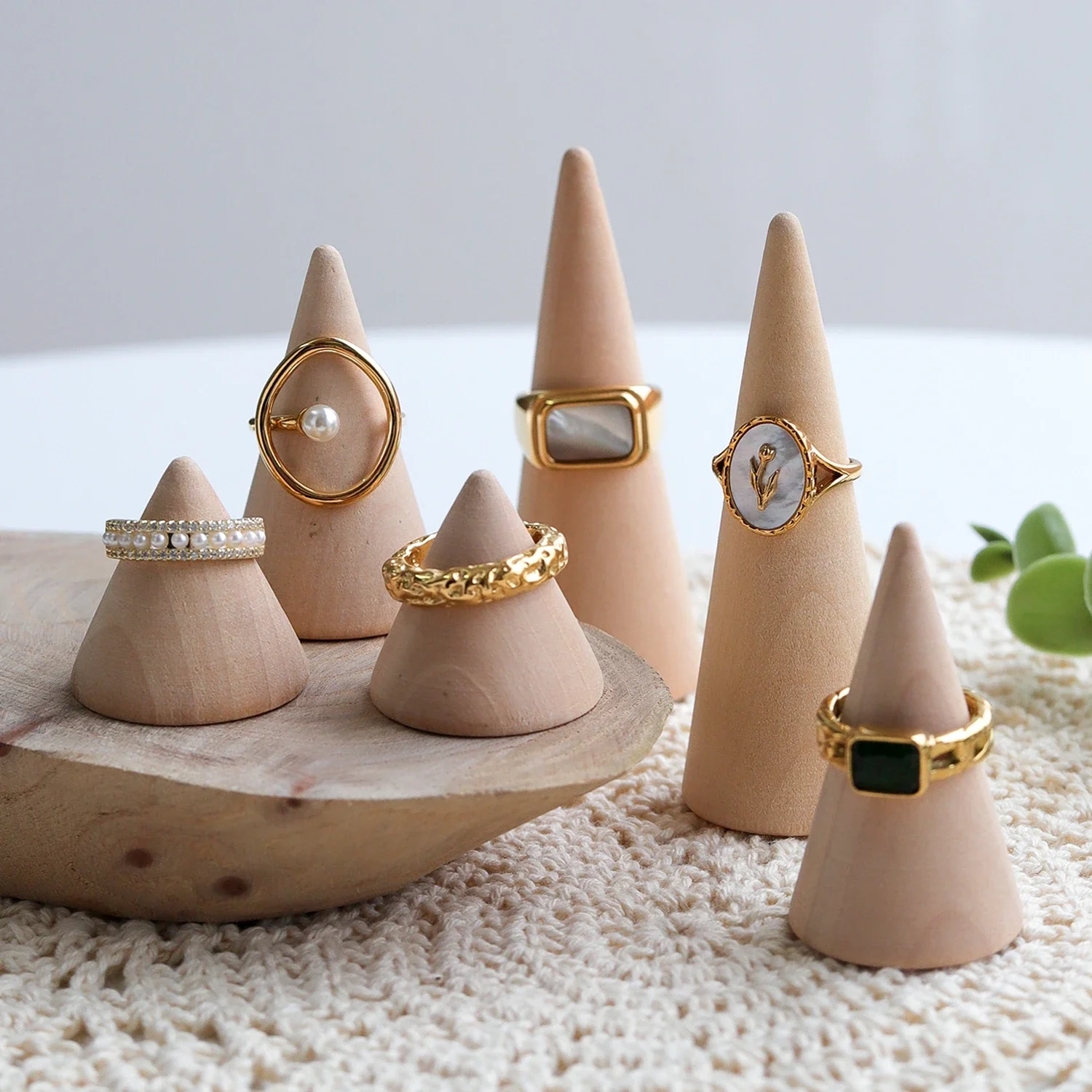 Wood Ring Display Stand Fashion Circular Cone Shape Ring Display Holder Jewelry Display  Rack Jewellery