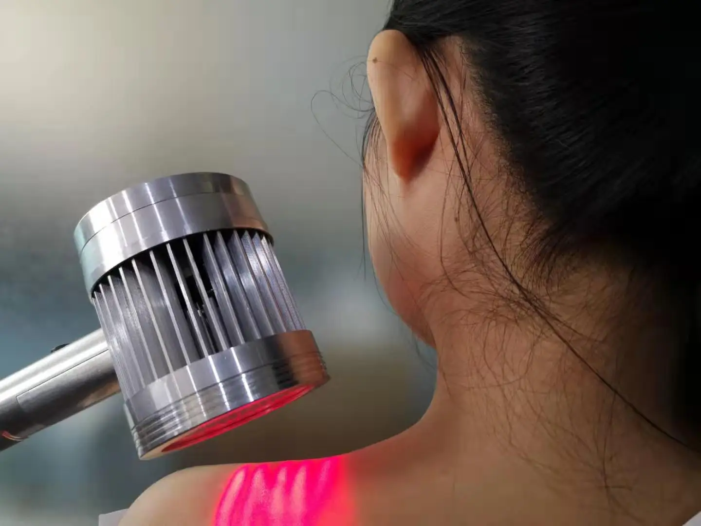 

Лазерная терапия класса 4 для глубокого проникновения: лечение хронической боли у людей и реабилитация травм у животных