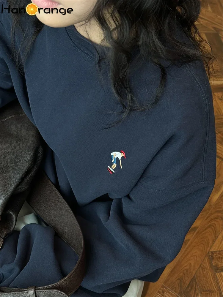 HanOrange 2024 Winter O-Neck Embroidered Velvet Sweatshirt Women Thick Warm Loose Silhouette Top Navy Blue/Pink