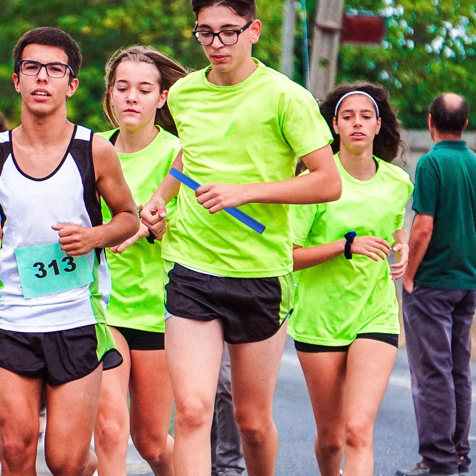 

4Pcs Relay Plastic Light Weight Bright Color Smooth Edge Racing Relay Running Competition Game