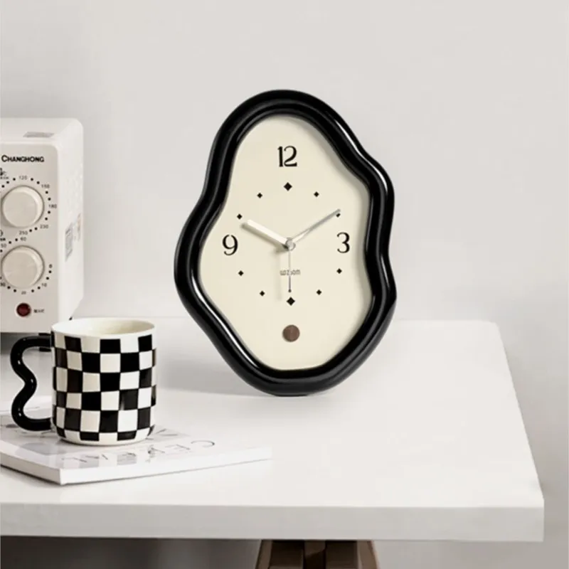 MOMO Floor Clock French Retro Modern Living Room Simple Creative Clock Decorations Entrance TV Cabinet Desktop Ornaments