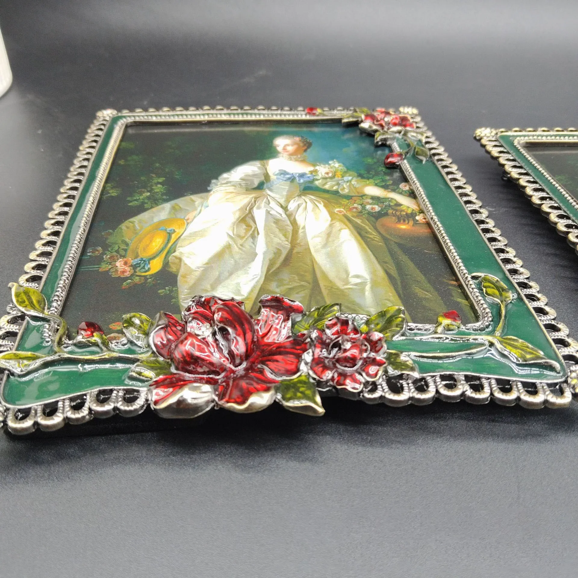 European Retro Enamel Color Photo Frame, Palace Style Metal 6/7inch Photo Frame, Retro Green Rose Carved Bedroom Desktop Display