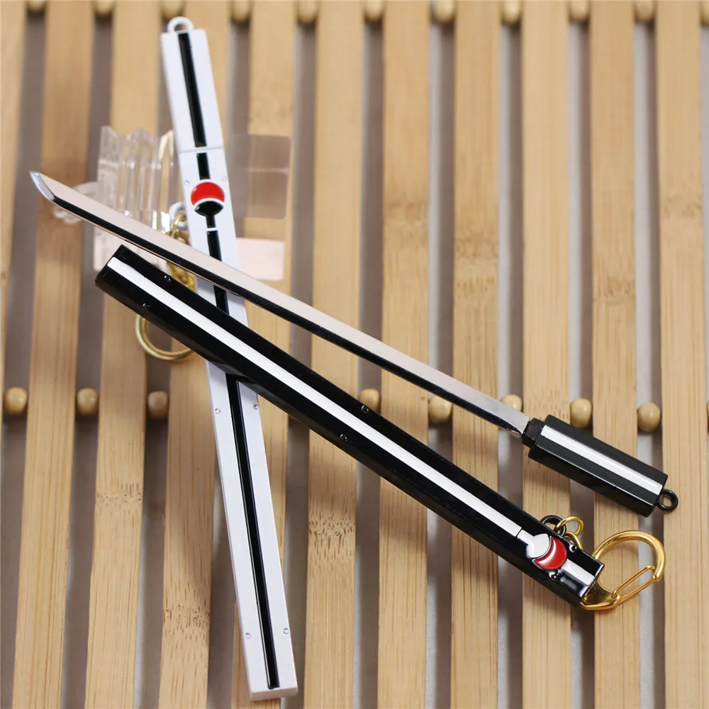 Narutos Sasuke Uchiha Sword of Kusanagi Model Pendant Keychain for Men Boys Metal Enamel Key Ring Anime Fans Collectible Jewelry