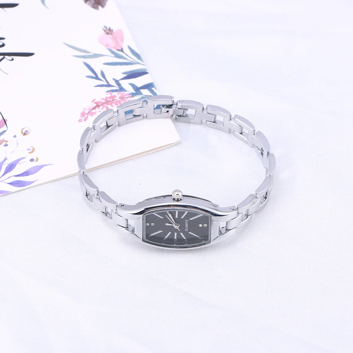 ساعة كوارتز نوبل أنيقة فضية عصرية هدية مثالية للنساء ساعة كوارتز للسيدات