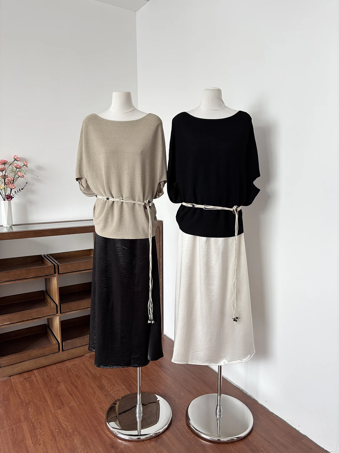 

Elegant Korean Style Loose Knit Top And Satin Skirt Women's Fashion Summer Outfit Short Sleeve round Neck Slim Fit