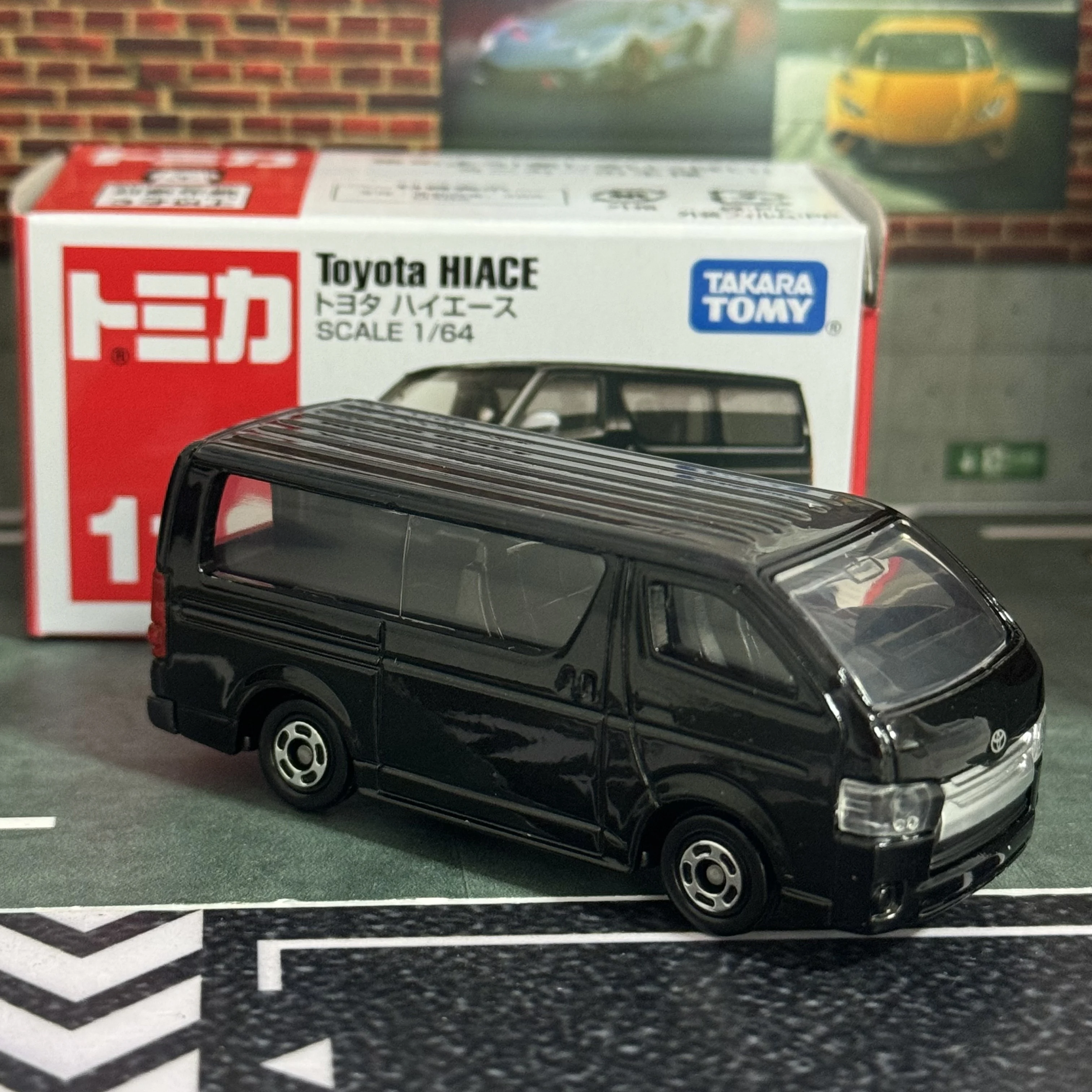 Original Takara Tomy Tomica No.113 Toyota HiAce 1/64 Diecast Alloy