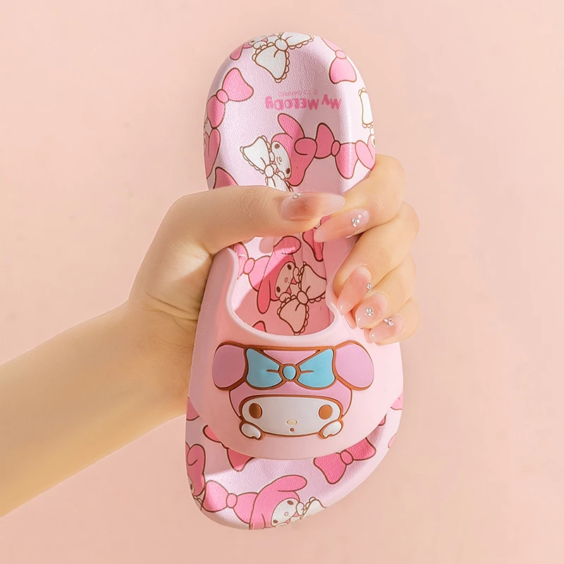 Sanrio Hello Kitty klapki na lato Kawaii Kuromi moja melodia Cinnamoroll Anime zewnętrzna łazienka plażowa antypoślizgowe sandały dla dziewczynek