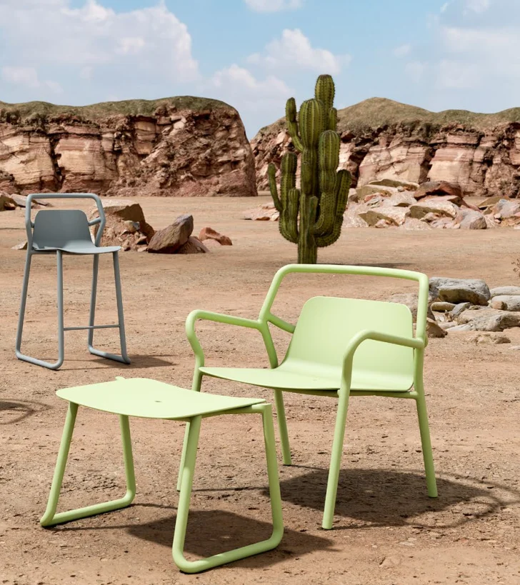 

Modern Style Portable Iron Garden Chairs Comfortable Stackable Furniture Durable Wood Panel for Outdoor Dining Living Rooms