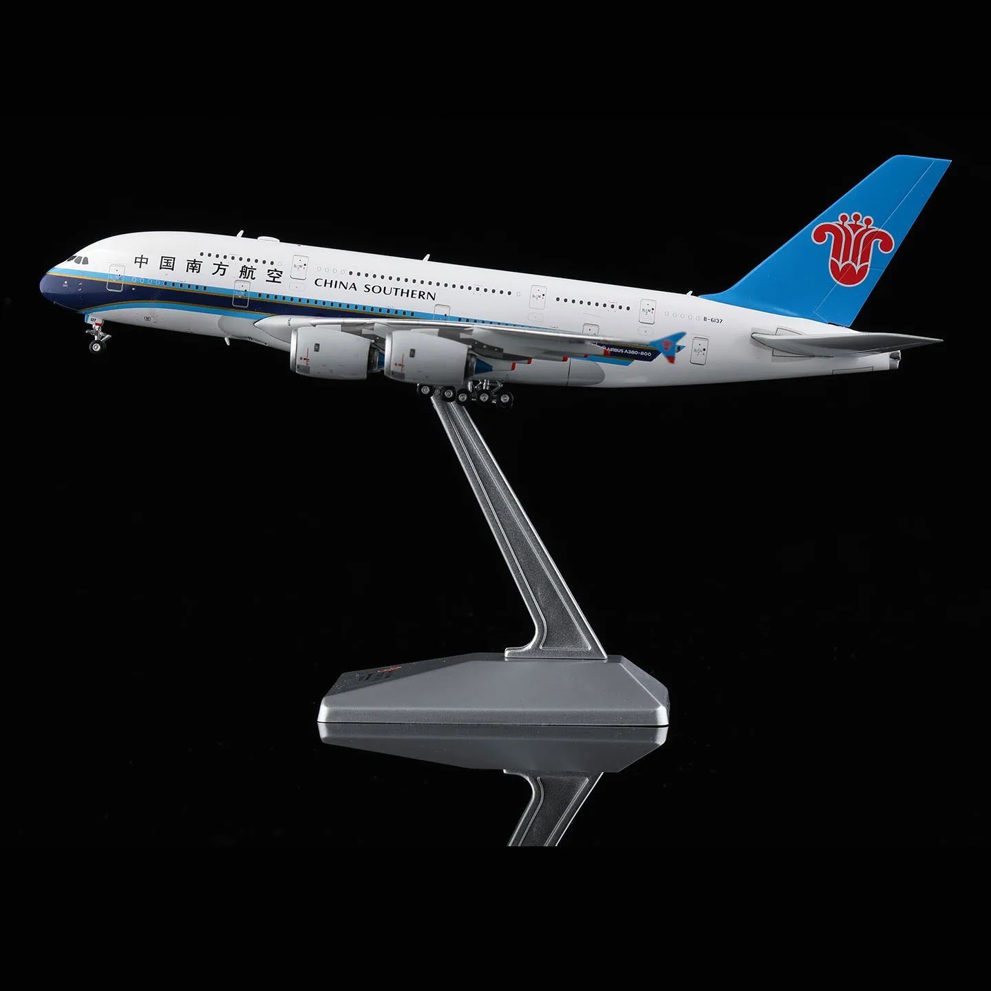 

Коллекционная модель самолета A581501 из сплава, подарок, HX Models 1:400, авиакомпания China Southern Airlines "SkyTeam", Airbus A380, литая модель самолета B-6136