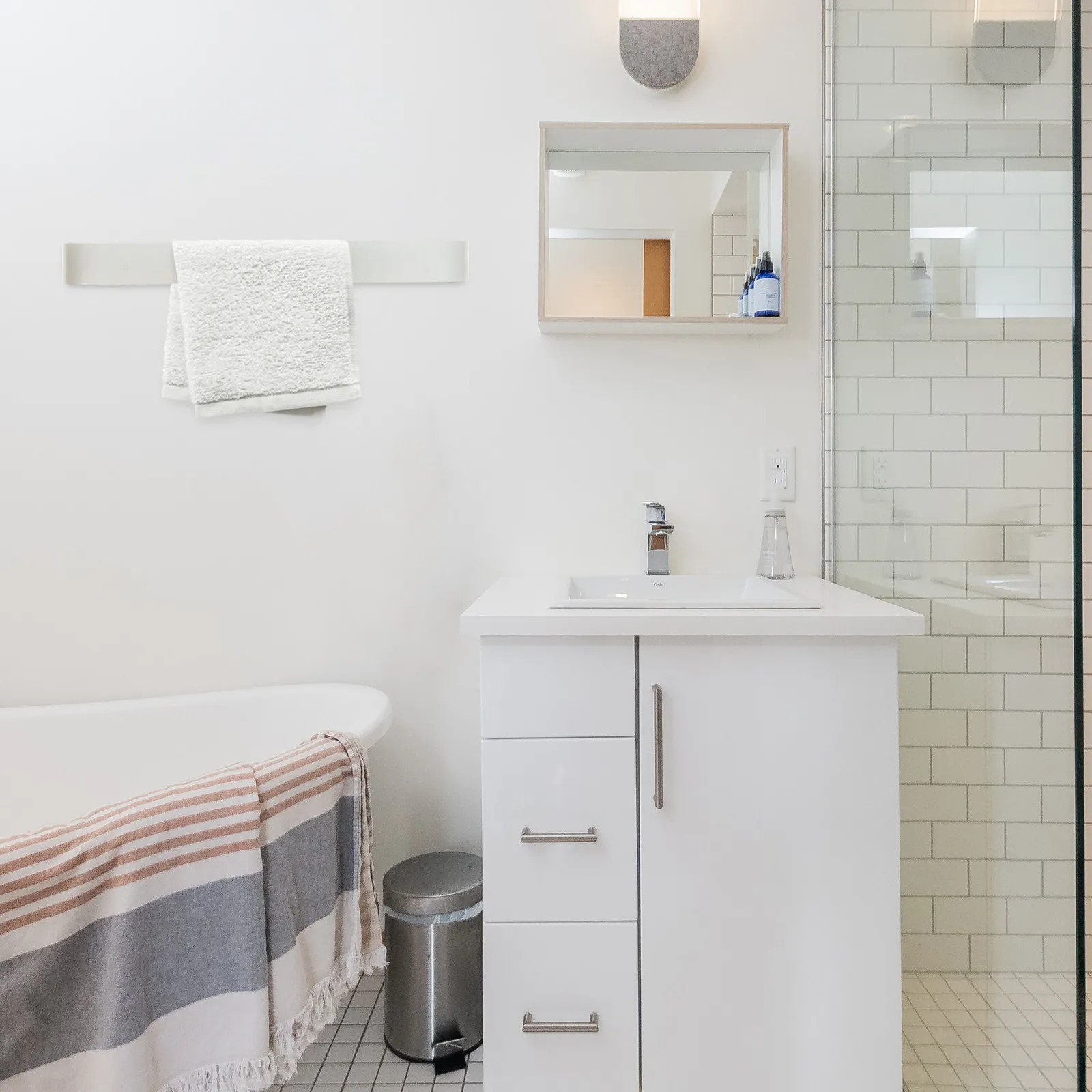 

Держатель для полотенец из алюминиевого сплава, органайзер для ванной комнаты, экономия места, без сверления, двойного назначения, вешалка-полка для хранения