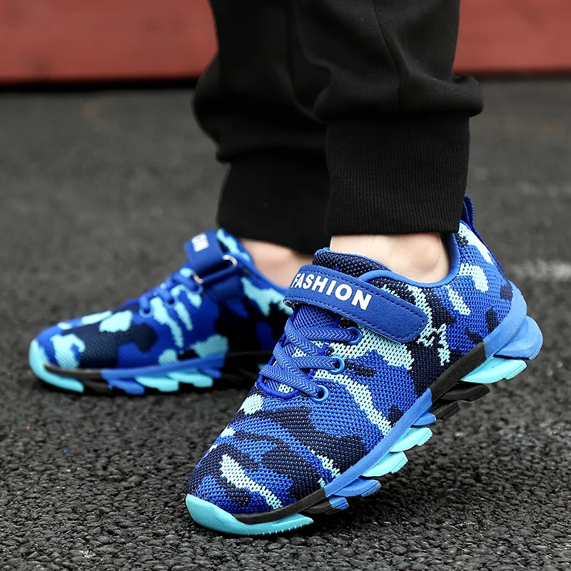 

Пара детских всесезонных спортивных кроссовок с сетчатым верхом и камуфляжным принтом, модные повседневные школьные кроссовки, размер 28-40, LDZ-HR666.