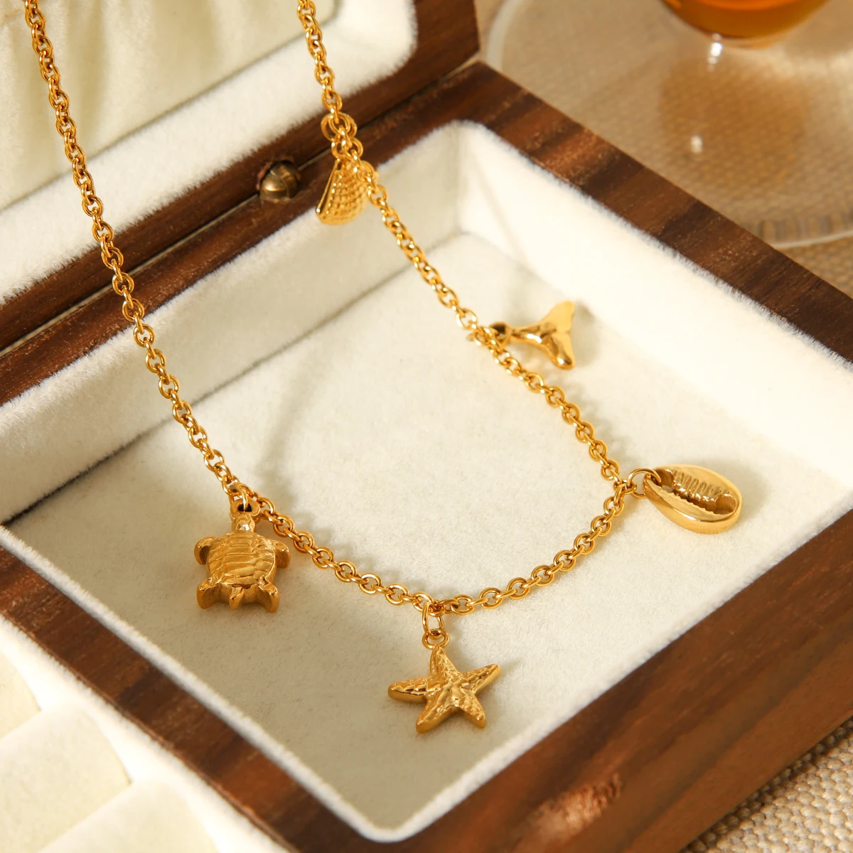 

Huang Chao New Retro Animal Shell Fish Tail Necklace On The Beach Fashionable Women Stainless Steel Turtle Starfish Necklace