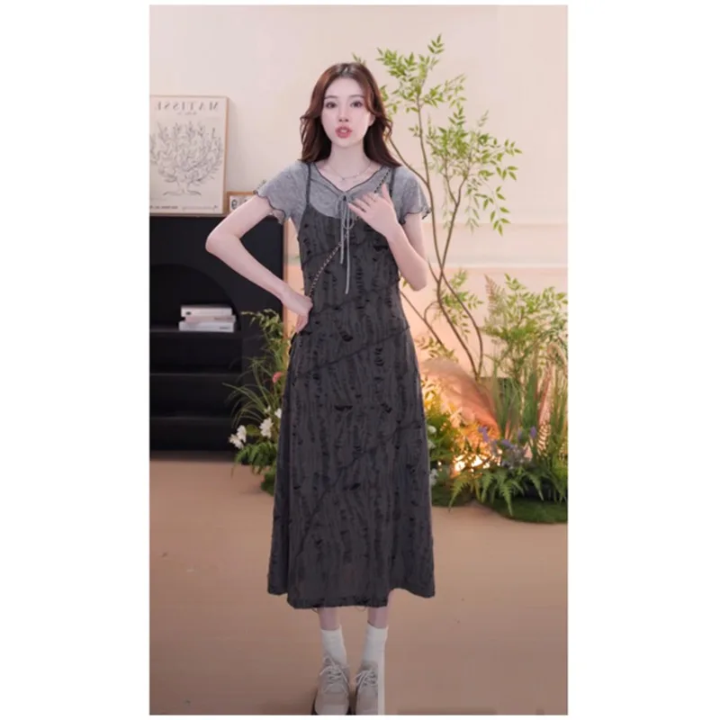 Literary suspender V-neck ripped dress with gray short-sleeved suit
