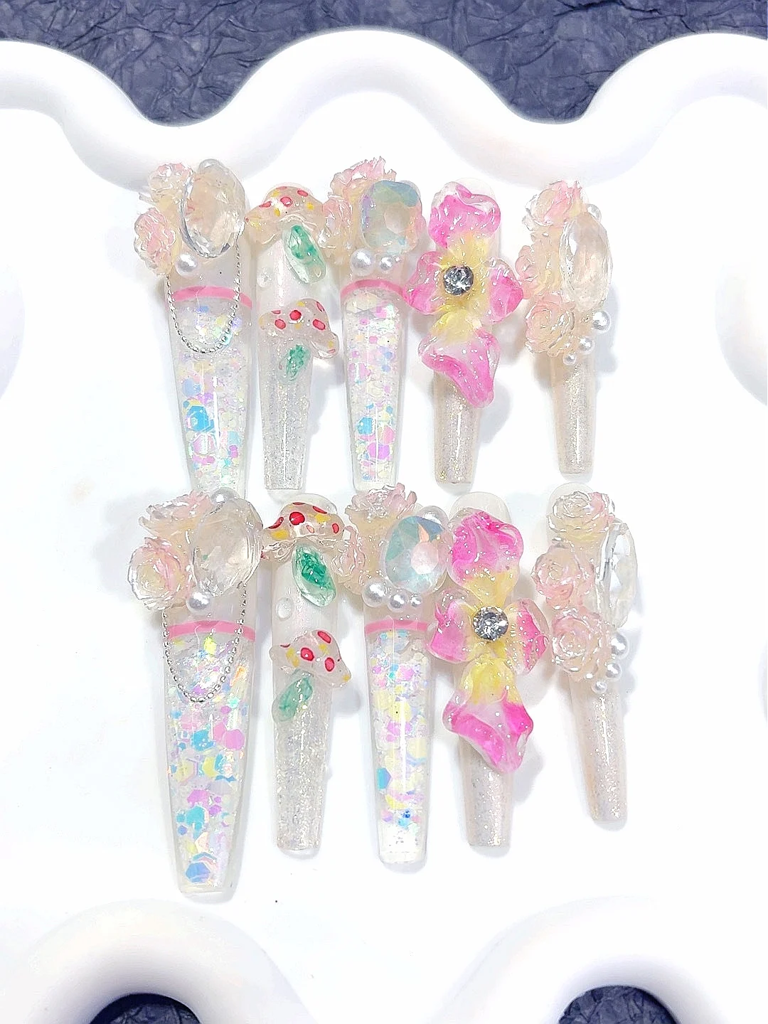 

Iridescent Resin Flowing Glitter Press on Nails - 3D Mushroom Flower Pearl Chain Accent Stiletto False Nails (O011)