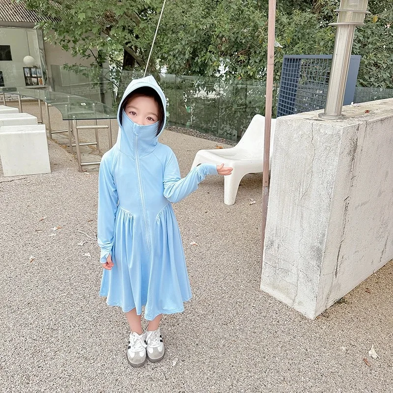 ملابس الفتيات الواقية من الشمس لصيف 2025 معطف جديد للأطفال من الحرير الجليدي خفيف الوزن يسمح بالتهوية ملابس طويلة لتكييف الهواء